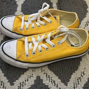 Women’s Yellow converse size 6.5